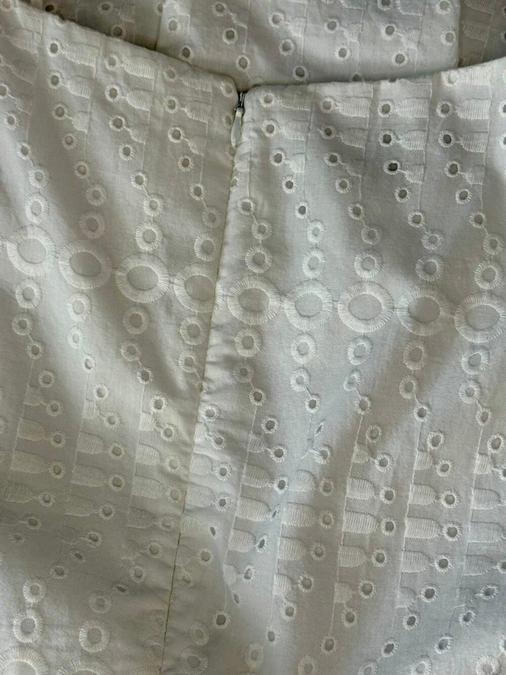 Jones Wear White Eyelet Sleeveless V-Neck Dress Size 14 - Picture 4 of 10